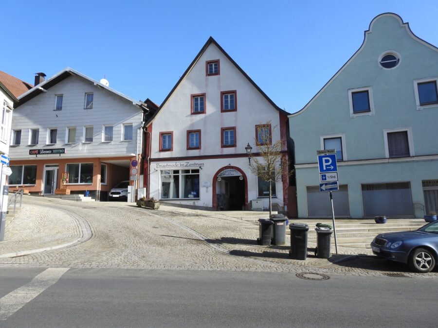 **Wohn- und Gewerbeimmobilie -denkmalgeschützt- mit guter Rendite in Hollfeld** - Ansicht